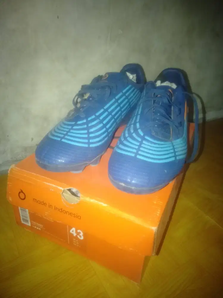 sepatu bola ortuseight ori, model=forte magnus fg,uk=43