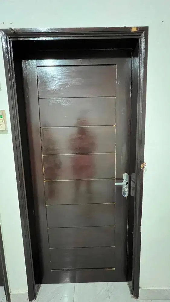 Pintu kayu untuk kamar atau rumah