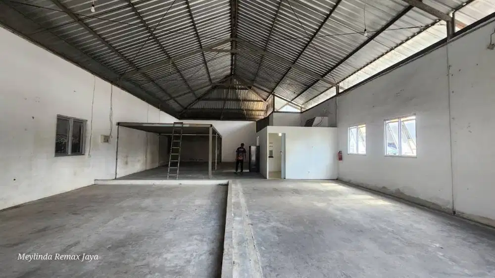Di sewaksn gudang di pusat kota Denpasar utara Bali