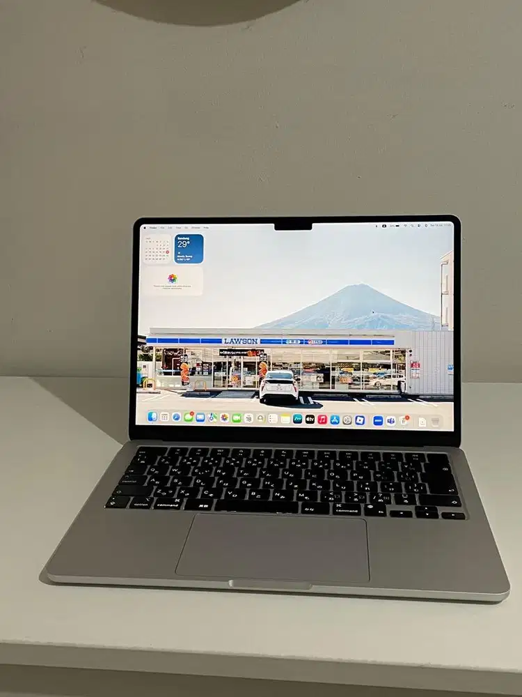 MacBook Air 2022 M2 8/256 (13 inch)