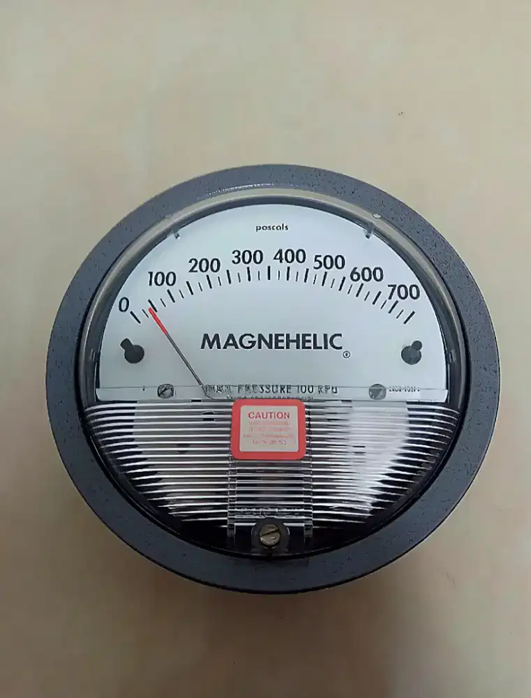 Dwyer Magnehelic Differential Pressure Gage 0-700