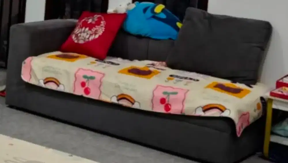 Sofa minimalis warna abu