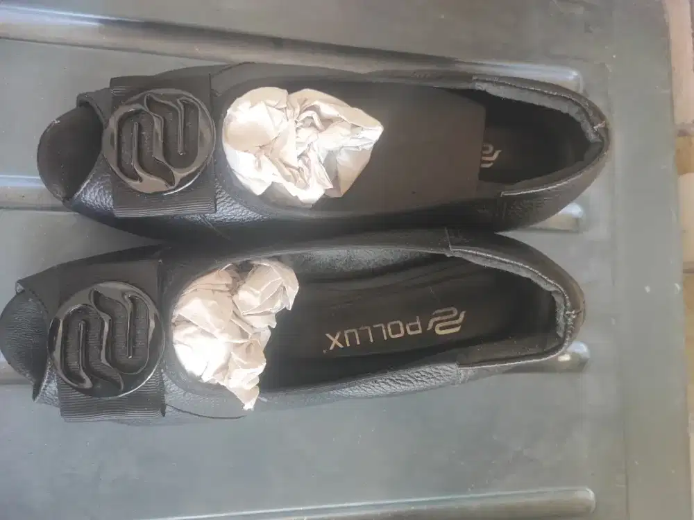 Sepatu perempuan ukuran 38 ( preloved)