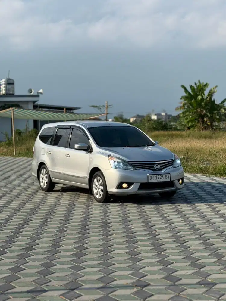 Nissan Grand Livina 1.5L XV M/T 2013
