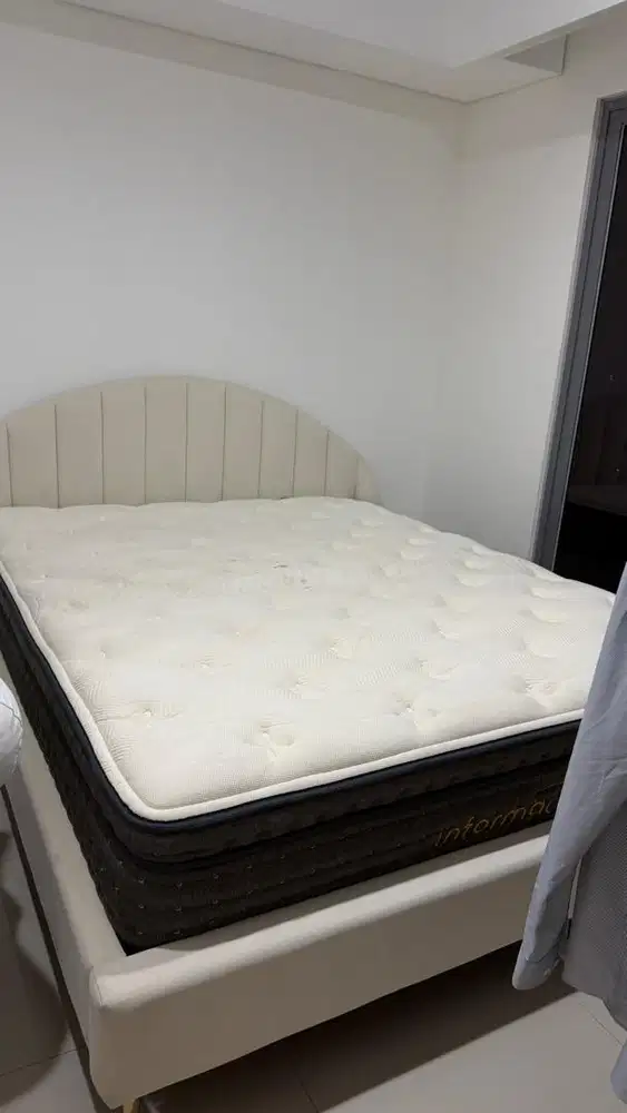 Dijual Spring Bed + Ranjang 1 Set Merek Informa