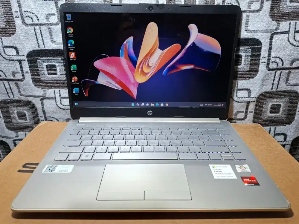 Laptop Hp 14s Amd Athlon Silver keyboard nyala slim bazelless