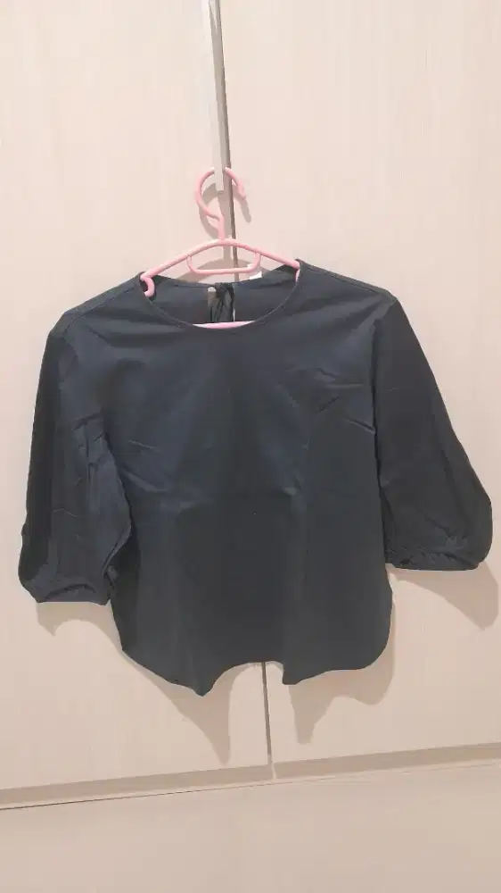 UNIQLO TOP PUFF SLEEVE