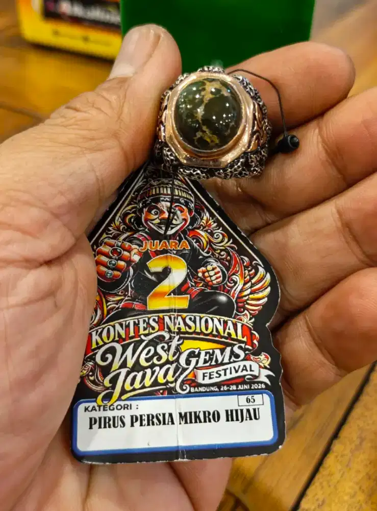 Pirus Persia Hijau Kantoran Urat Emas Juara Kontes