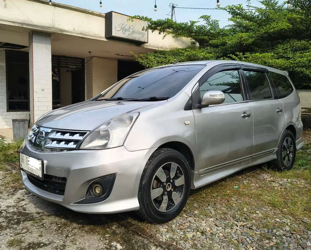 Nissan Grand livina 2010 Bensin