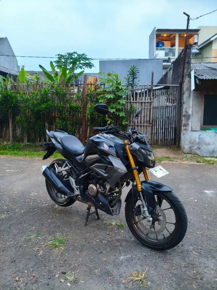DIJUAL Honda CB 150R 2023 Streetfire LOW KM