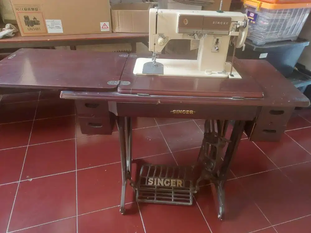 Dijual mesin jahit singer 298