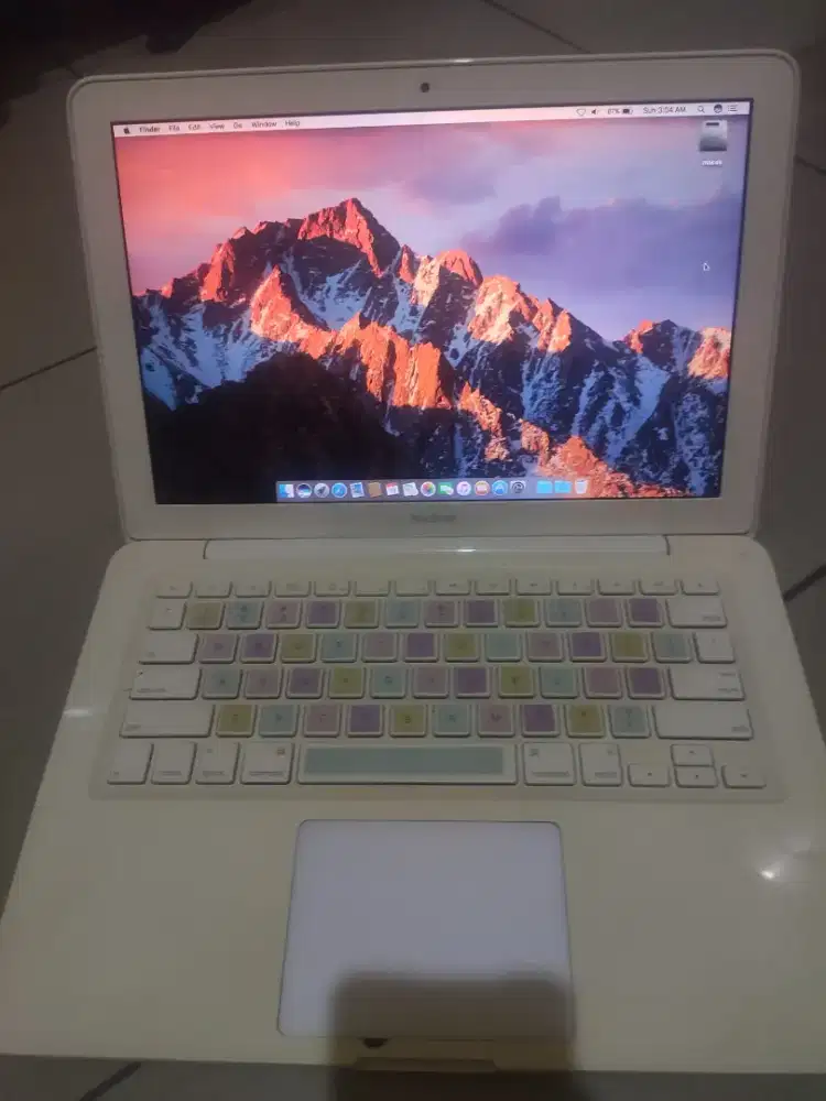 Macbook white 2010