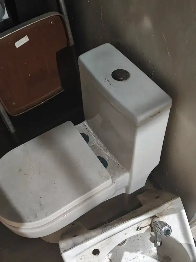 WC bekas belum pernah dipakai