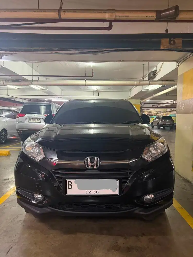 Dijual HRV E cvt warna hitam