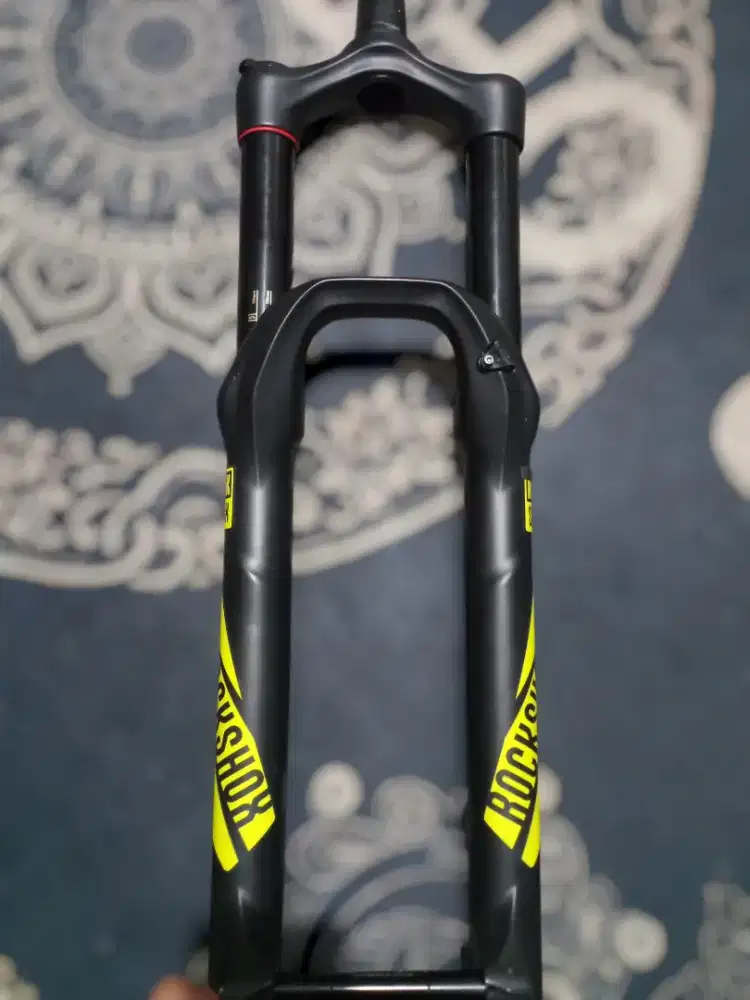 Fork Rockshox YARI bost 27,5 T170 kondisi kinyis-kinyis minim lecet