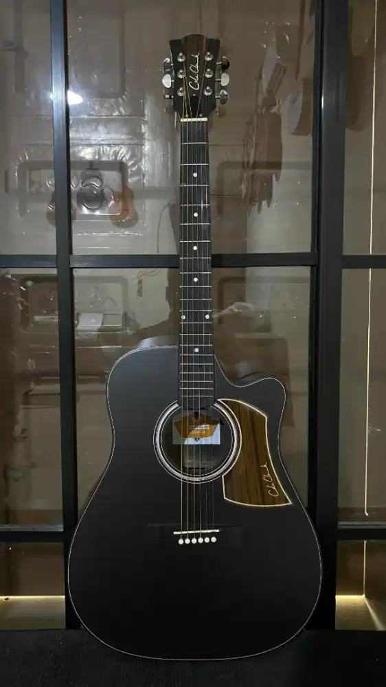 Gitar Cole Clark Jumbo