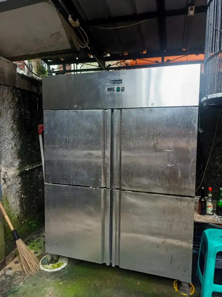 Upgrade chiller 4 pintu besar