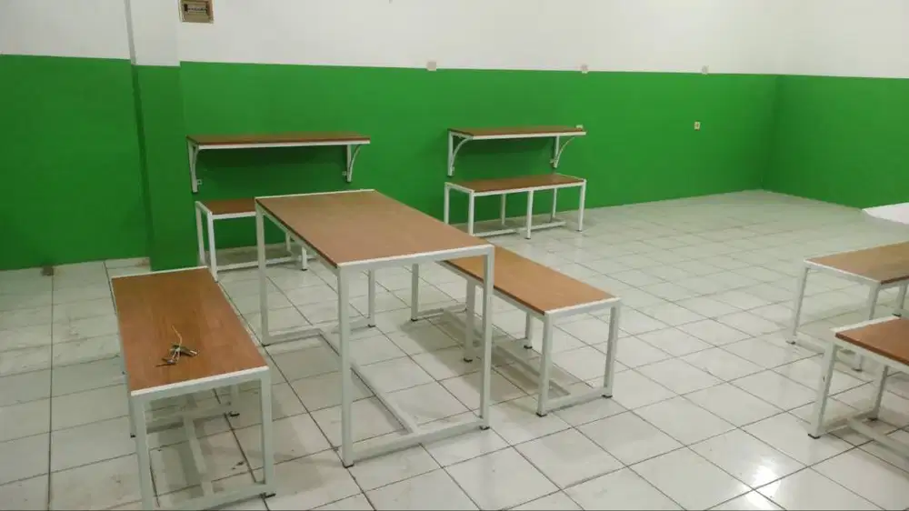 Meja dan etalase warteg