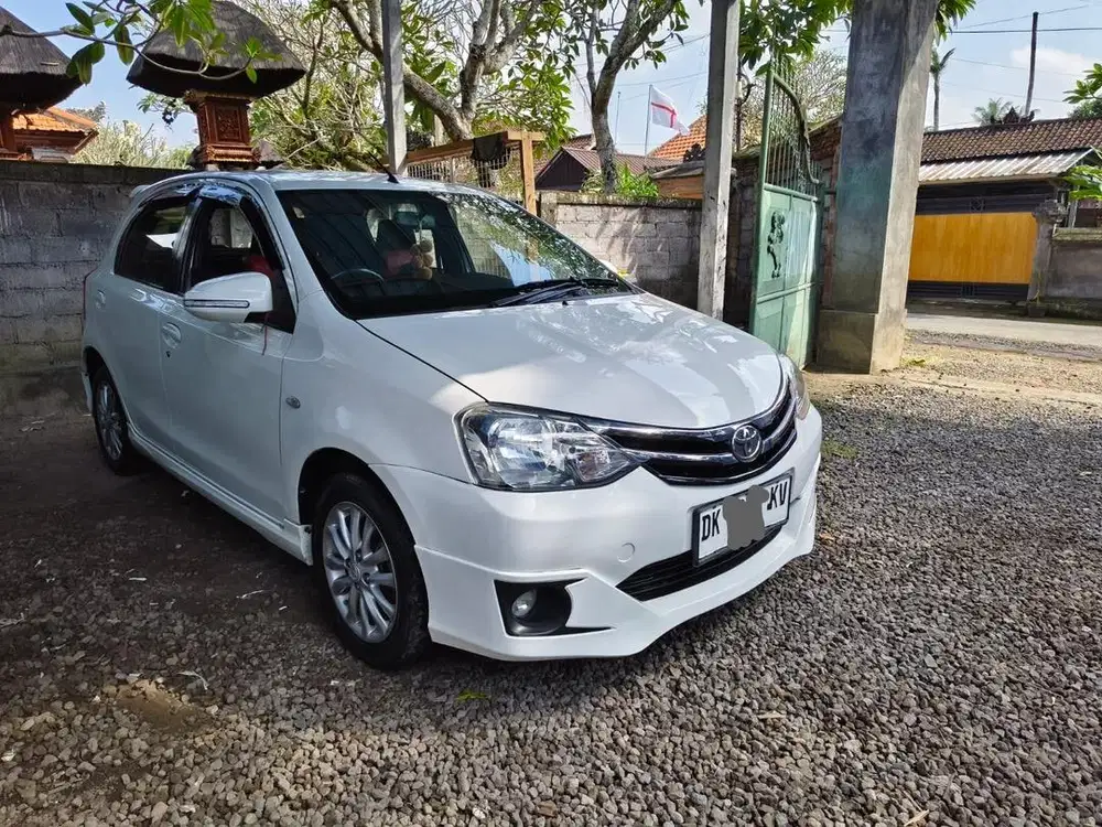 Mobil Toyota Etios Valco Tipe G manual Tahun 2015