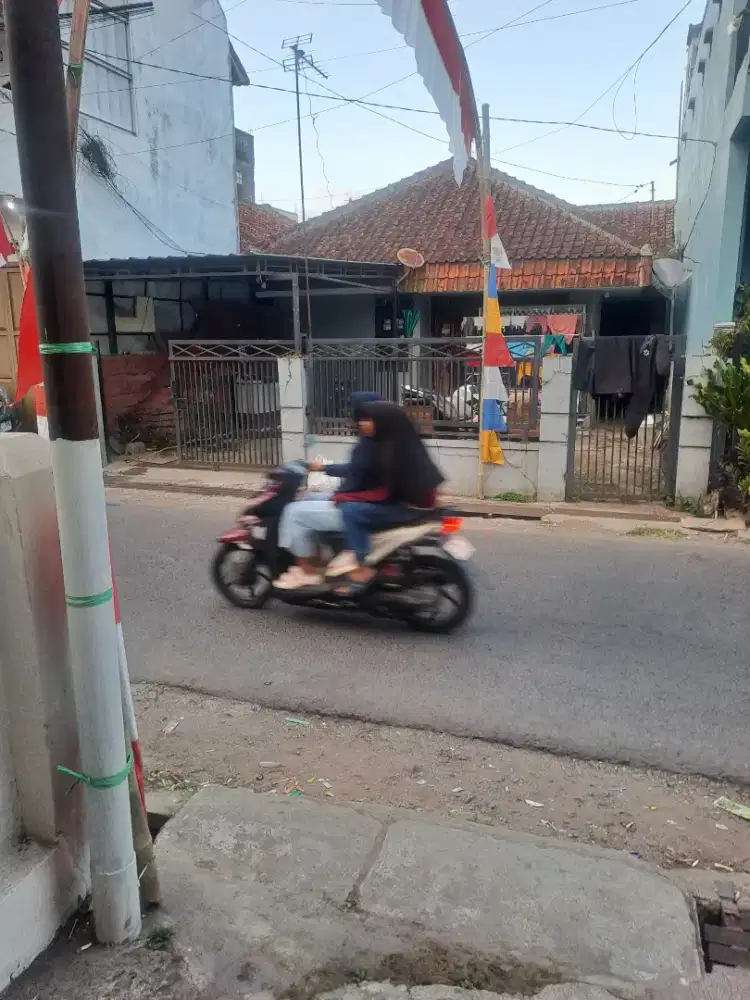Jual rumah pinggir jalan