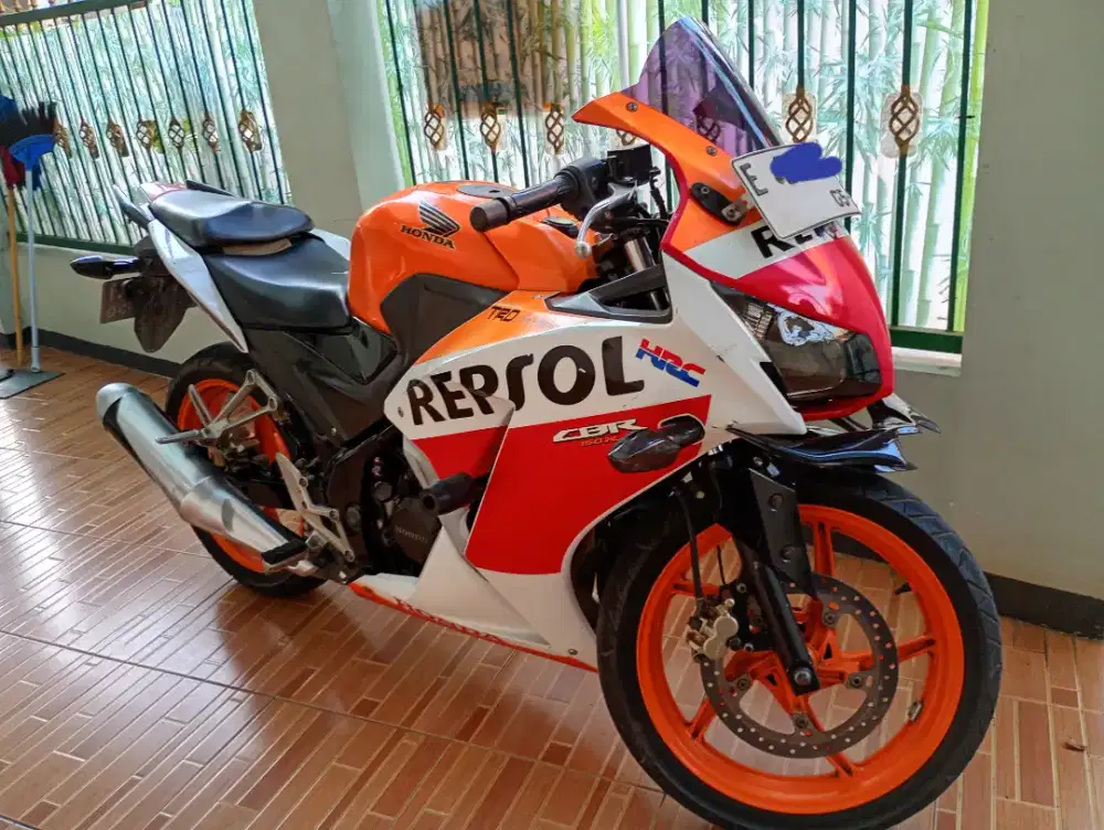 Honda CBR 2014 dijual cepat krna mau pindahan