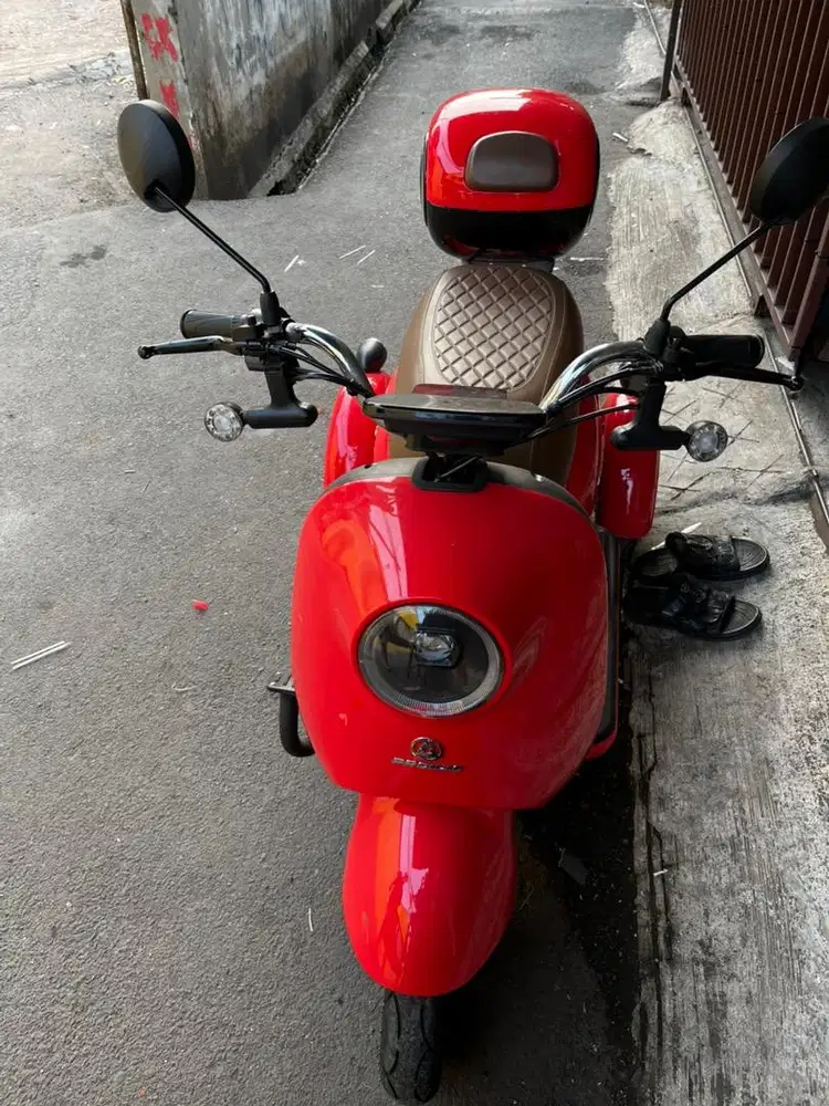 Sepeda motor listrik pasific roda 3