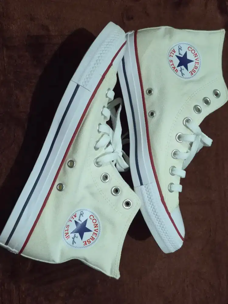 Sepatu converse chuck 70's white high