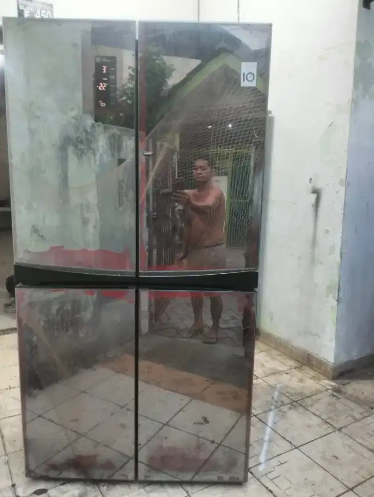 Di jual second kulkas mewah side by side 4 pintu door in door merk LG