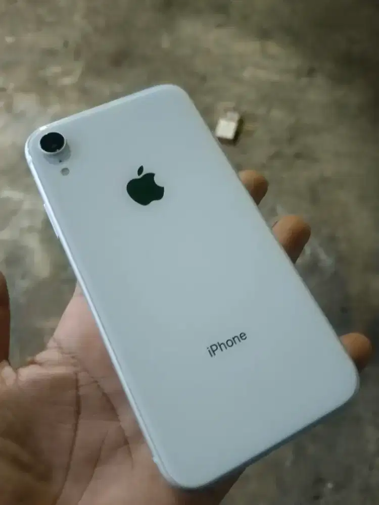 Jual I-Phone xr 64 GB becuk