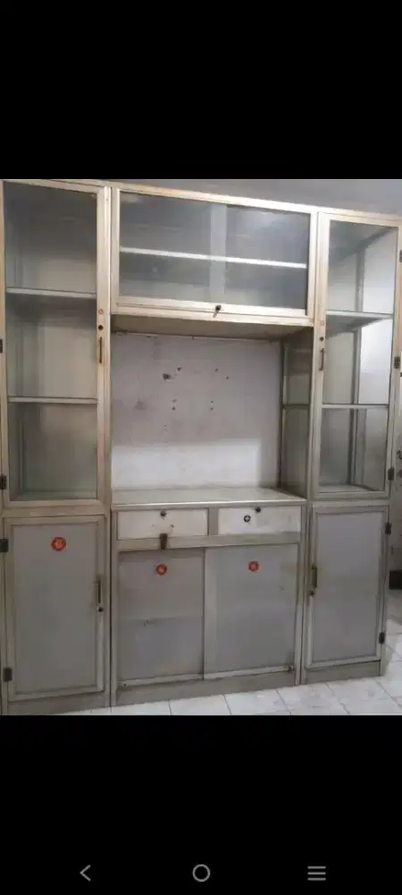 Lemari etalase aluminium