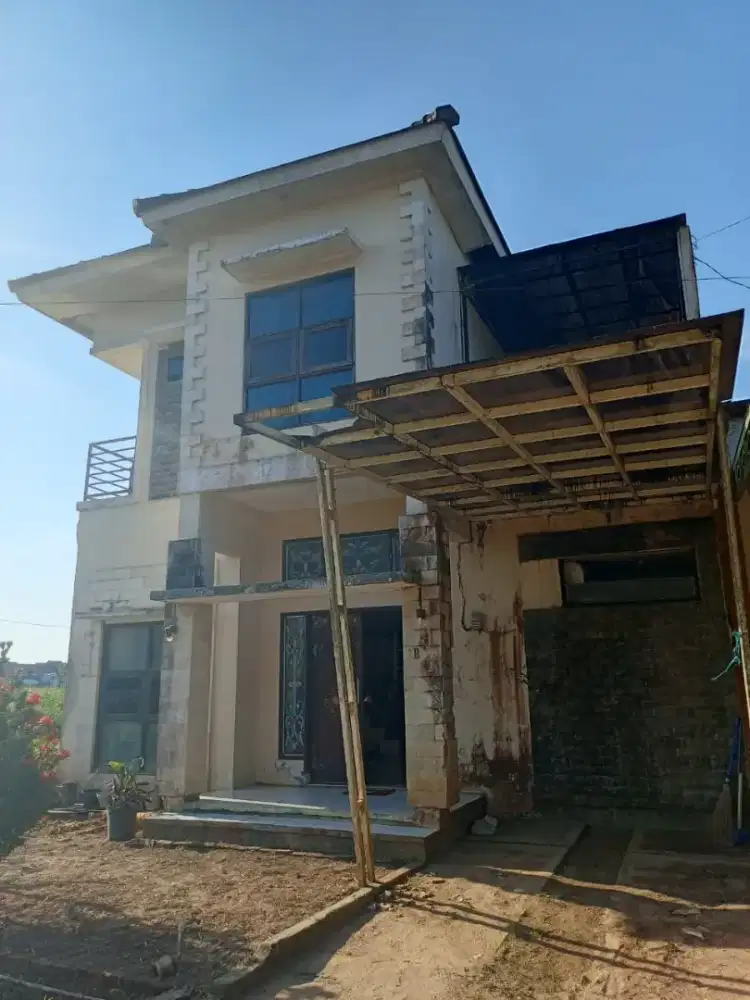RUMAH DIJUAL BESERTA ISI NYA