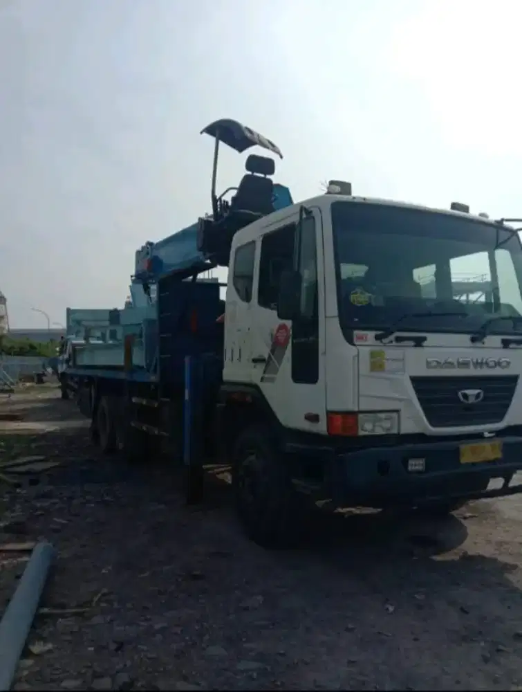 Truck crane Dongyang capasitas 15 ton