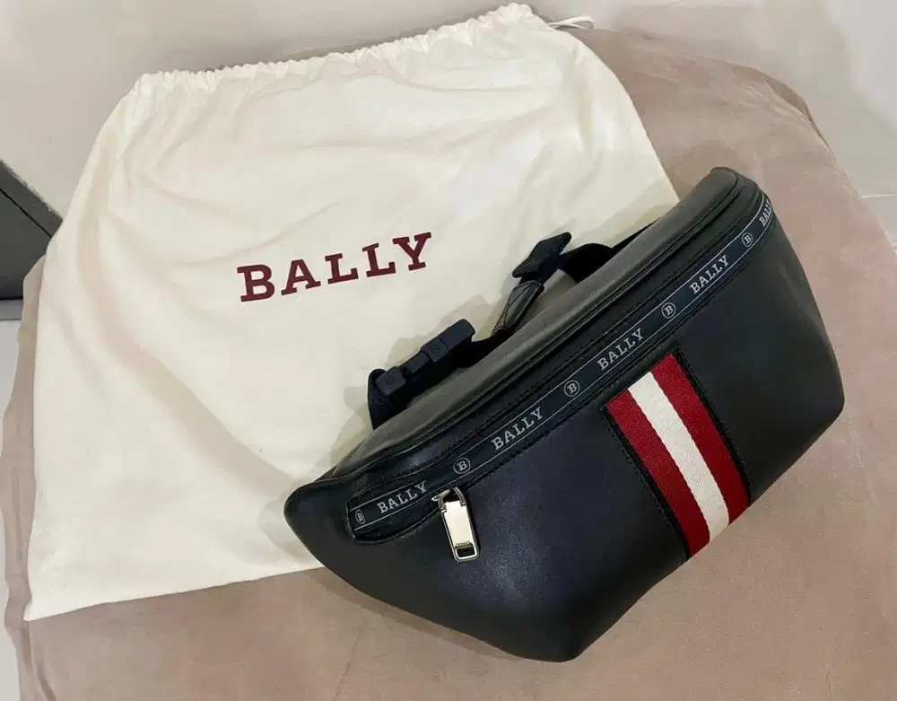 Bally bag pria selempang