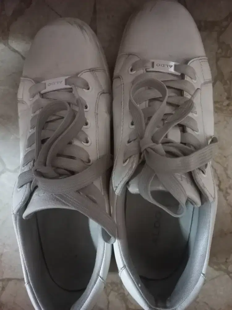 Sepatu aldo white