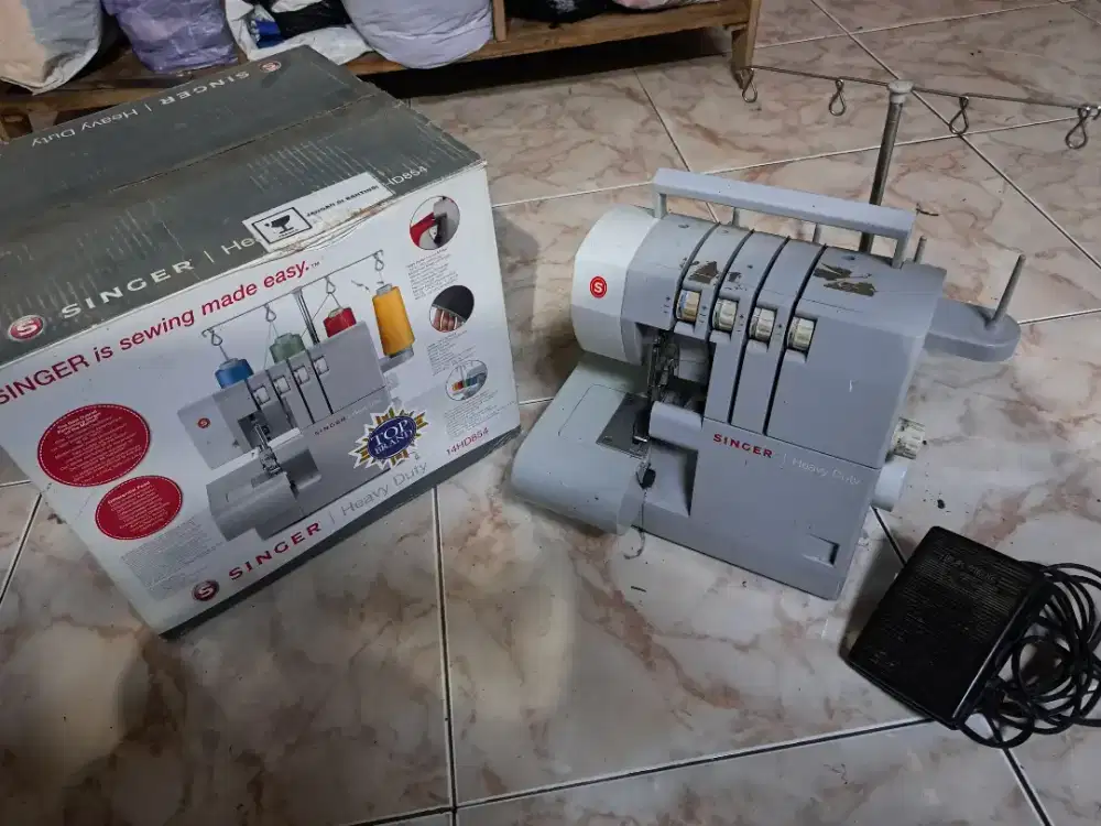 Mesin Obras Singer Portable