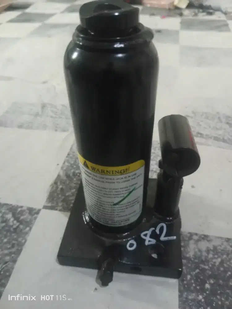 Dongkrak mobil Mitshubishi