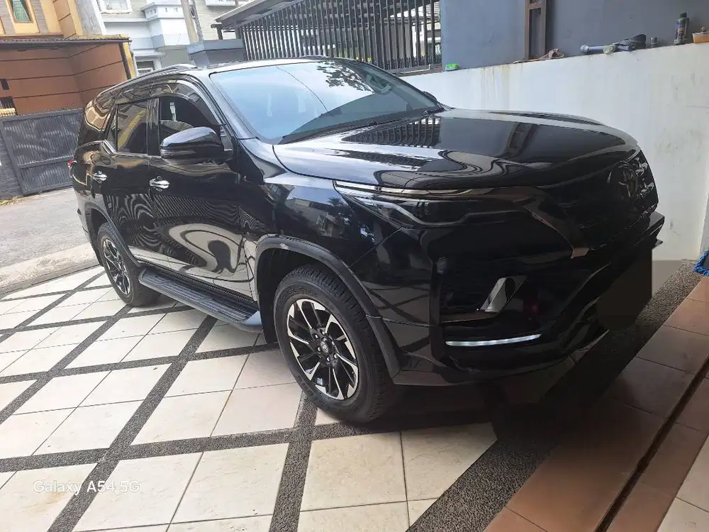 2021, mobil Toyota Fortuner 2,4 VRZ GR sport, kondisi bgs, siap pakai.