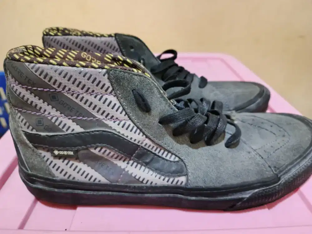 Sepatu vans half goretex 42,5