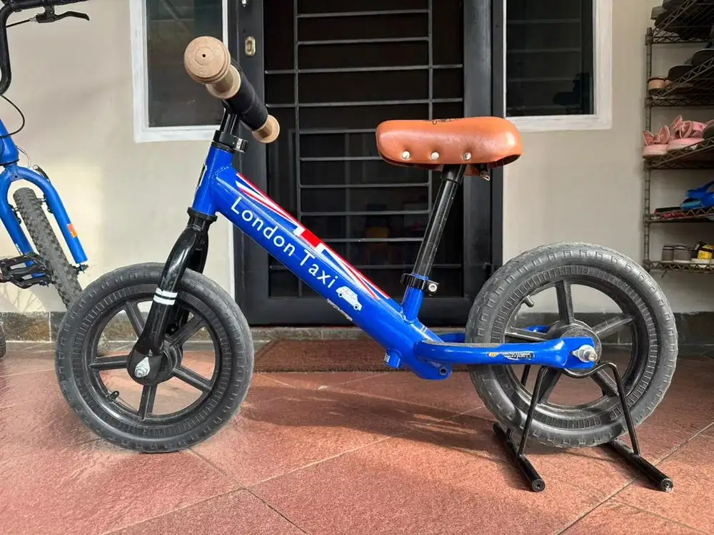 Sepeda Balance Bike London Taxi