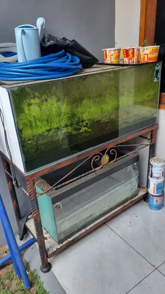 Jual aquarium besar ada 2 dan rak 1