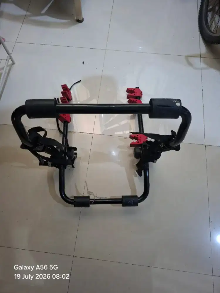 Gantungan sepeda di mobil
