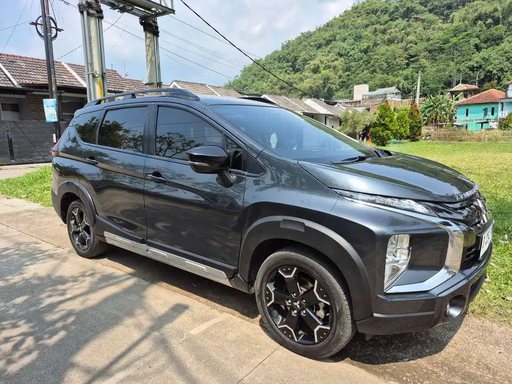 Mitsubishi Xpander Cross Premium Full Black Matic Tahun 2021
