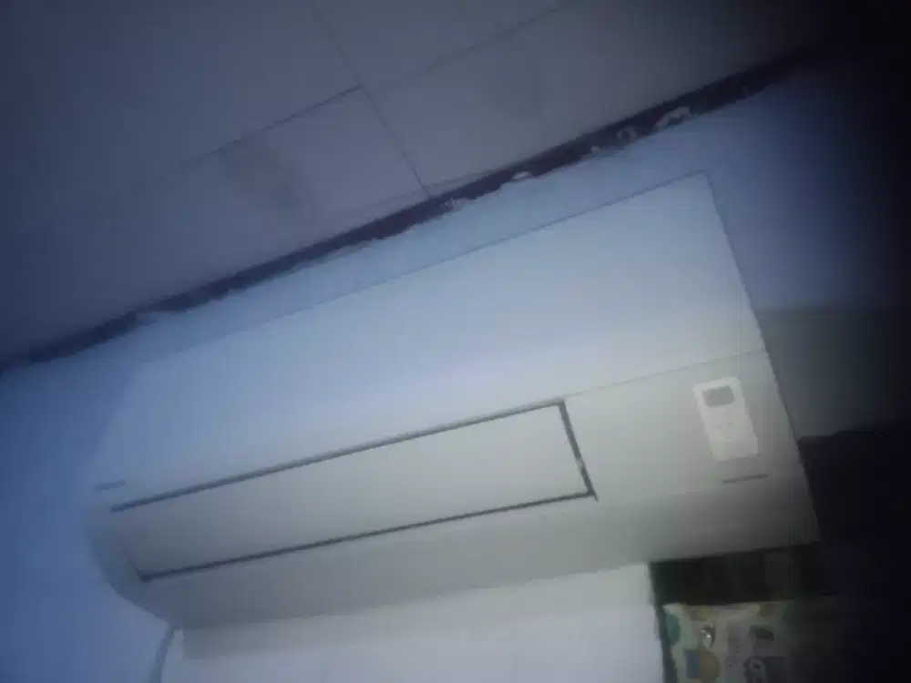 AC Daikin 1/2pk belom pernah service sama sekali