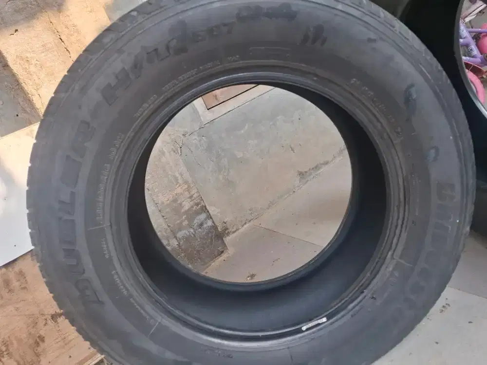 Ban Bridgestone ukuran 235/60 R.16