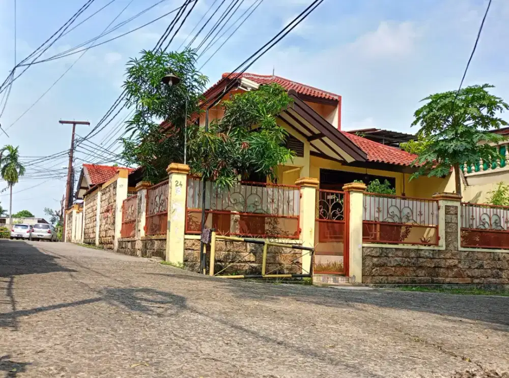 RUMAH HOOK LUAS