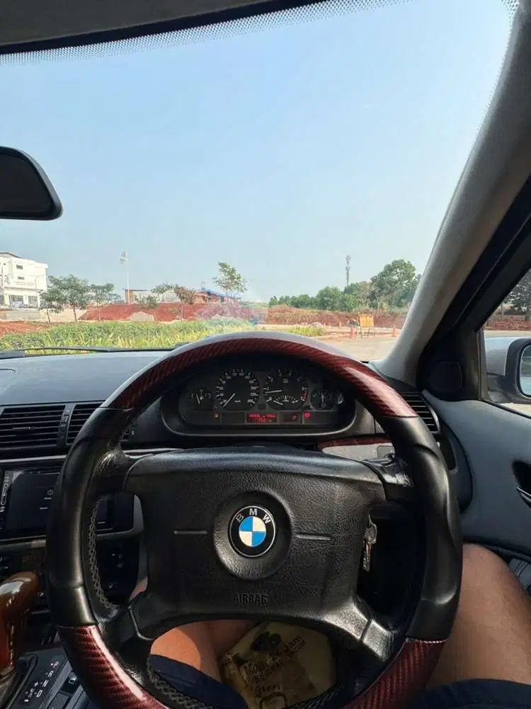 BMW 325i 2001 Bensin