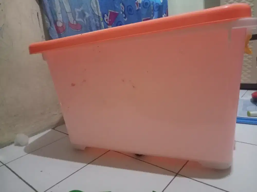 Kontener box plastik ada roda dibawahnya