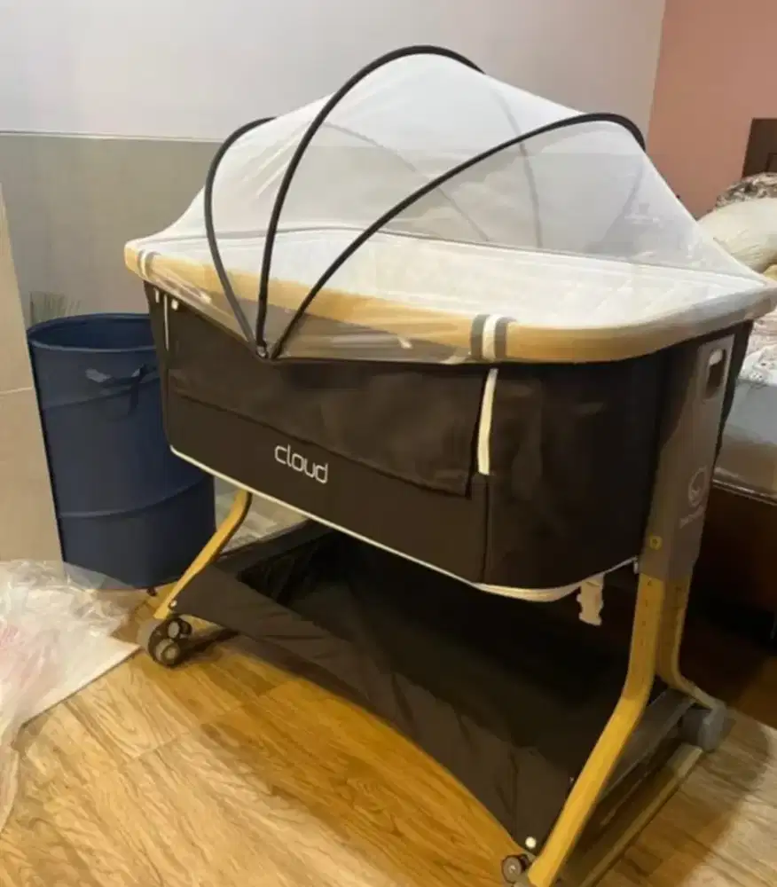 Tempat tidur bayi (keranjang tidur)