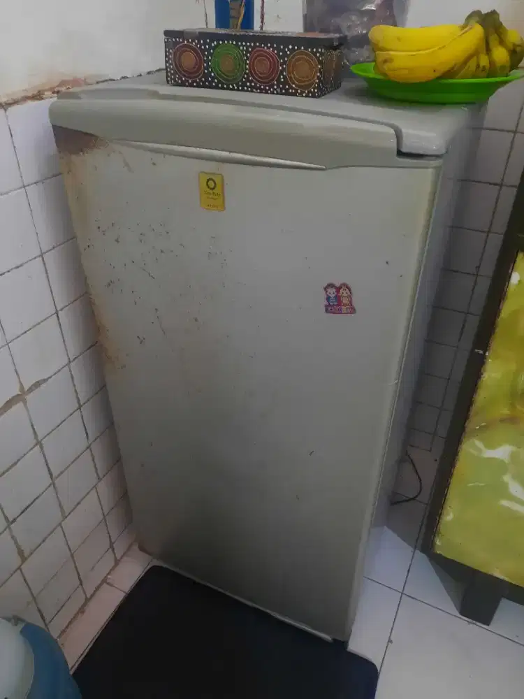 Kulkas sanyo bekas