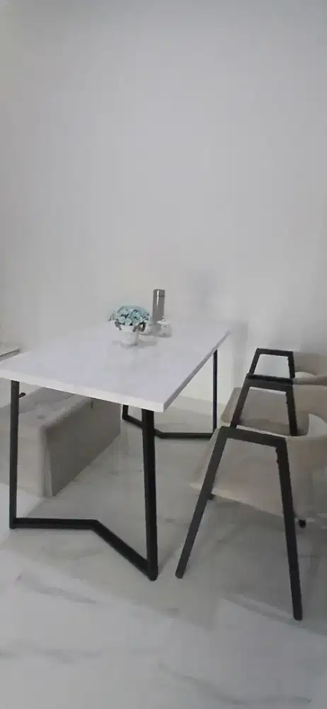 Set Meja makan informa.